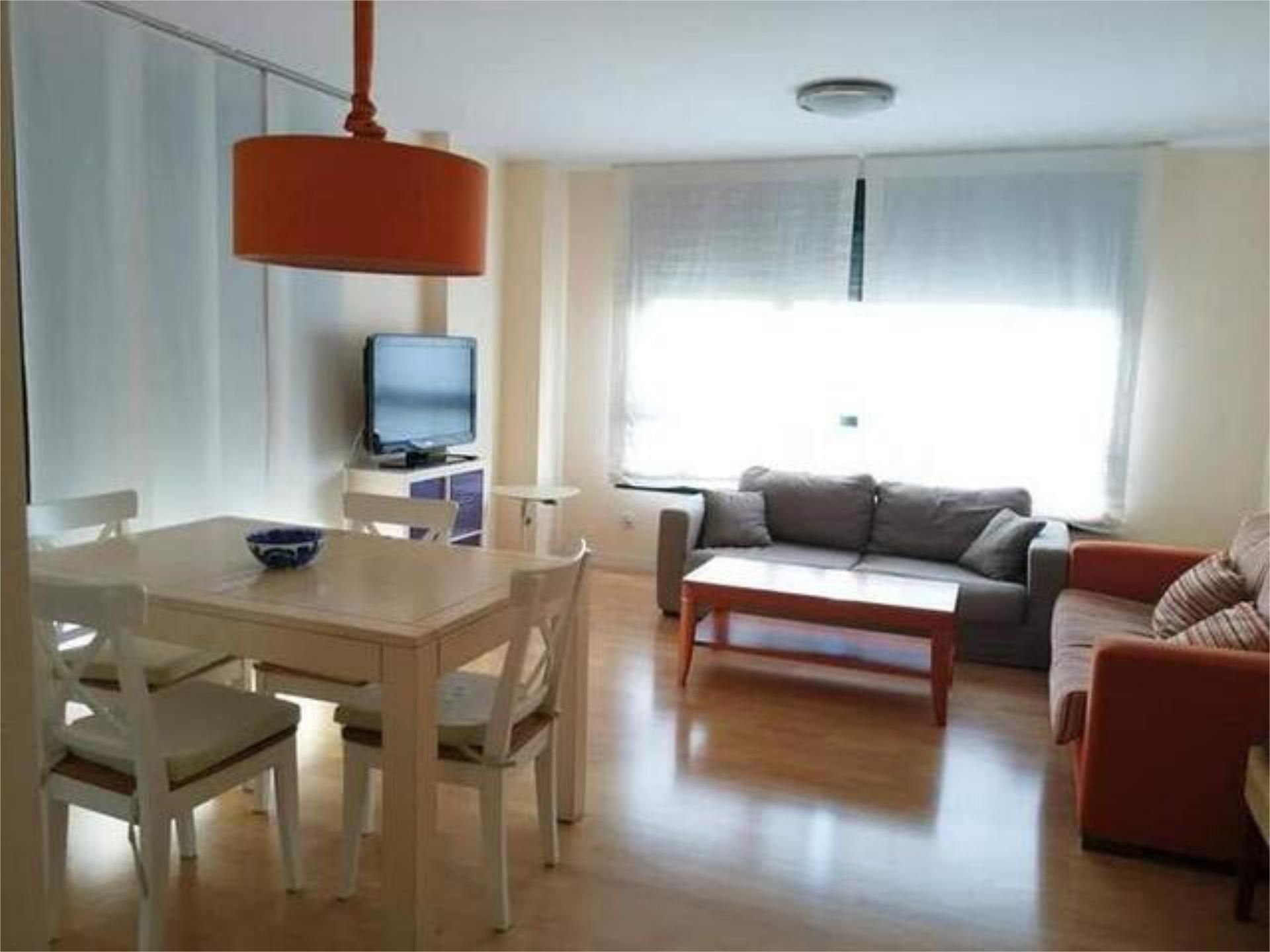 Sala d'estar de Apartament de lloguer en Baiona amb Calefacció, Jardí privat i Terrassa