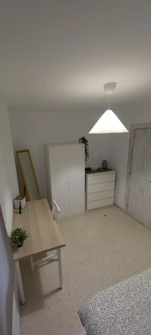 Dormitori de Pis per a compartir en Las Palmas de Gran Canaria amb Moblat, Forn i Rentadora