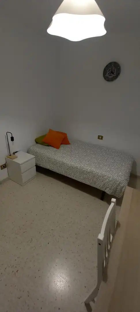 Zimmer in Calle Primavera, 123, Almatriche Schlafzimmer von Wohnung zur untervermieten in Las Palmas de Gran Canaria mit Möbliert, Ofen und Waschmaschine