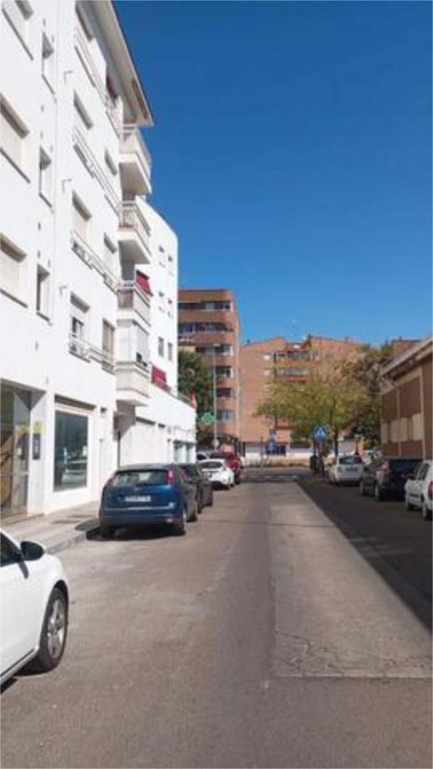 Vista exterior de Local de lloguer en Badajoz Capital amb Aire condicionat