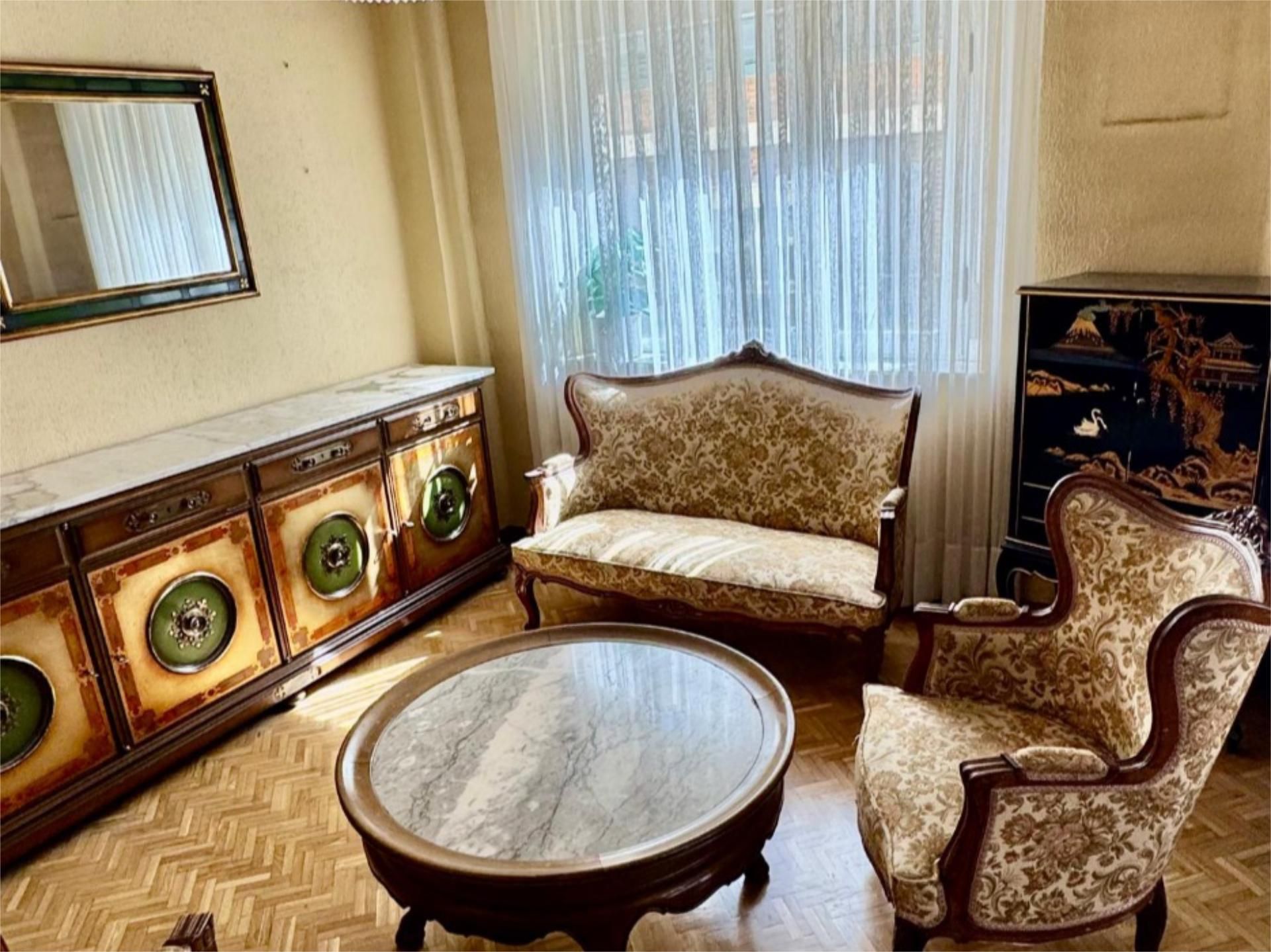 Living room of Flat for sale in Salamanca Capital  with Balcony