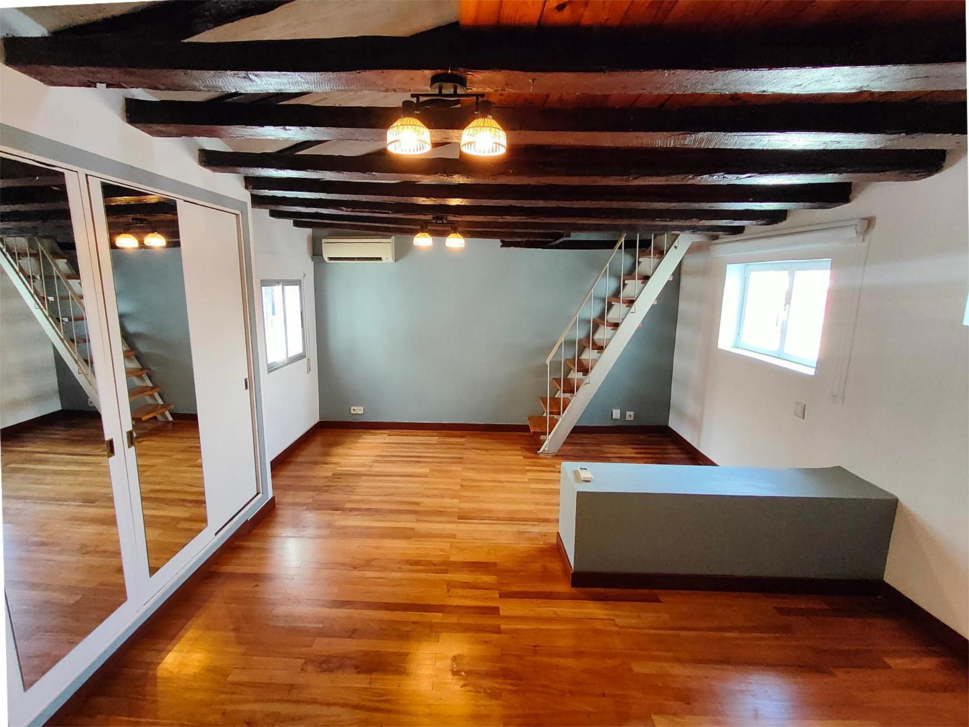 Living room of Flat to rent in  Madrid Capital  with Air Conditioner, Heating and Parquet flooring