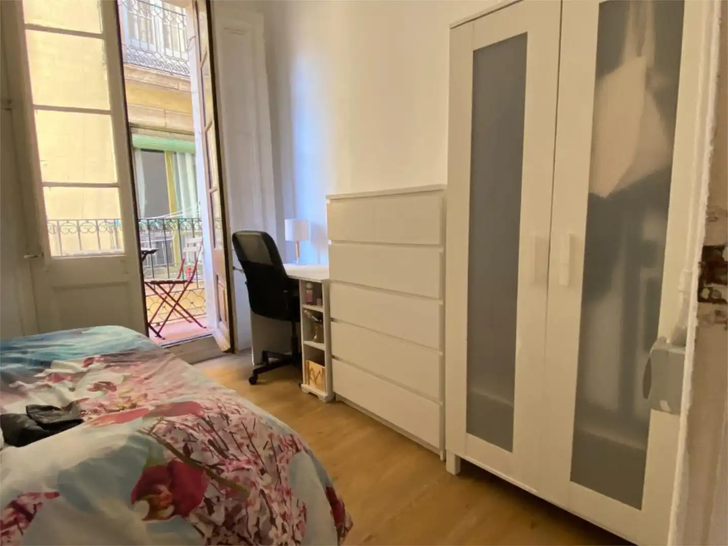 Schlafzimmer von Wohnung zur untervermieten in Barcelona mit Parkett, Möbliert und Balkon