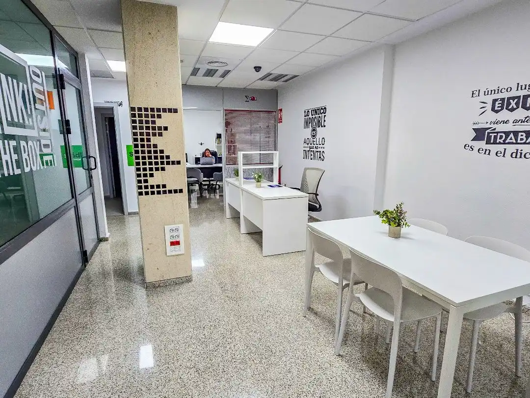 Oficina de alquiler en Carrer del Mestre Joan Maǵal Benzo, 5, Centro Ciudad Oficina de alquiler en Paterna
