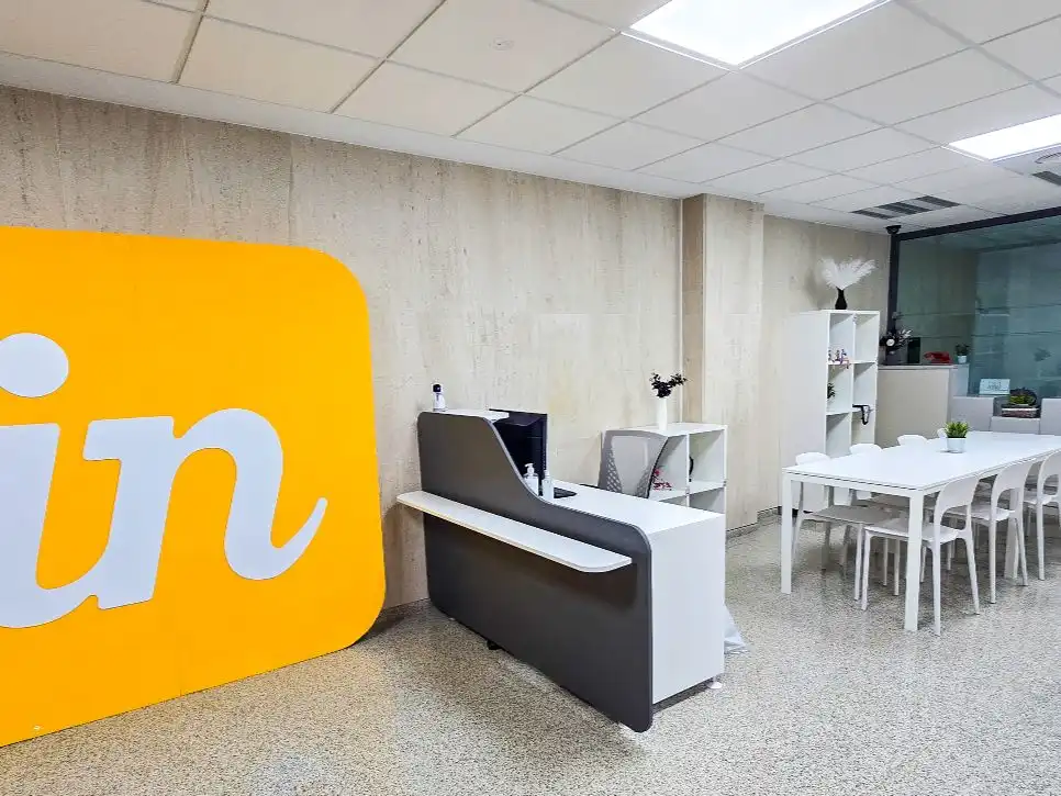 Oficina de alquiler en Carrer del Mestre Joan Maǵal Benzo, 5, Centro Ciudad Oficina de alquiler en Paterna