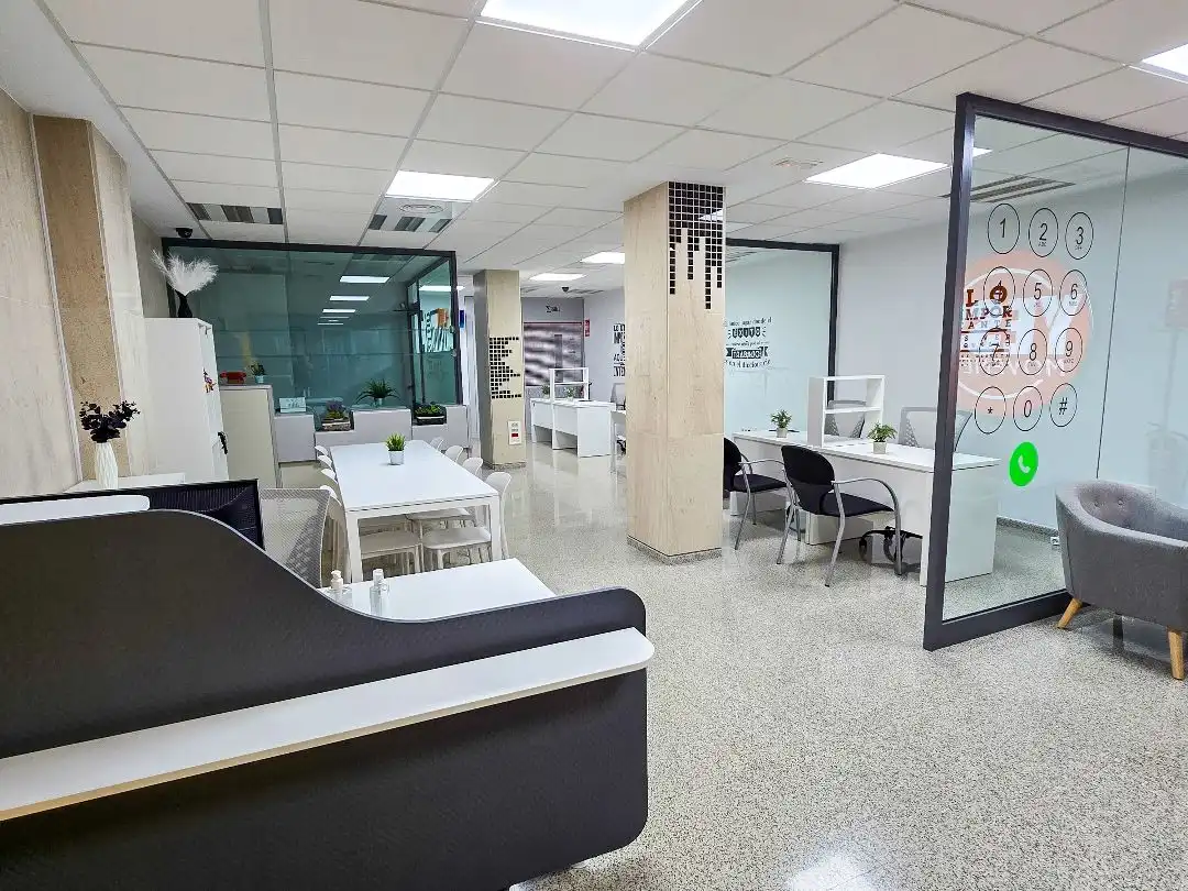 Oficina de alquiler en Carrer del Mestre Joan Maǵal Benzo, 5, Centro Ciudad Oficina de alquiler en Paterna