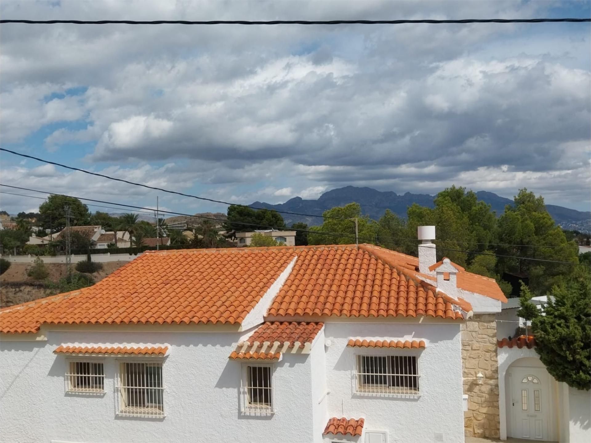 Vista exterior de Pis en venda en La Nucia amb Calefacció, Jardí privat i Terrassa