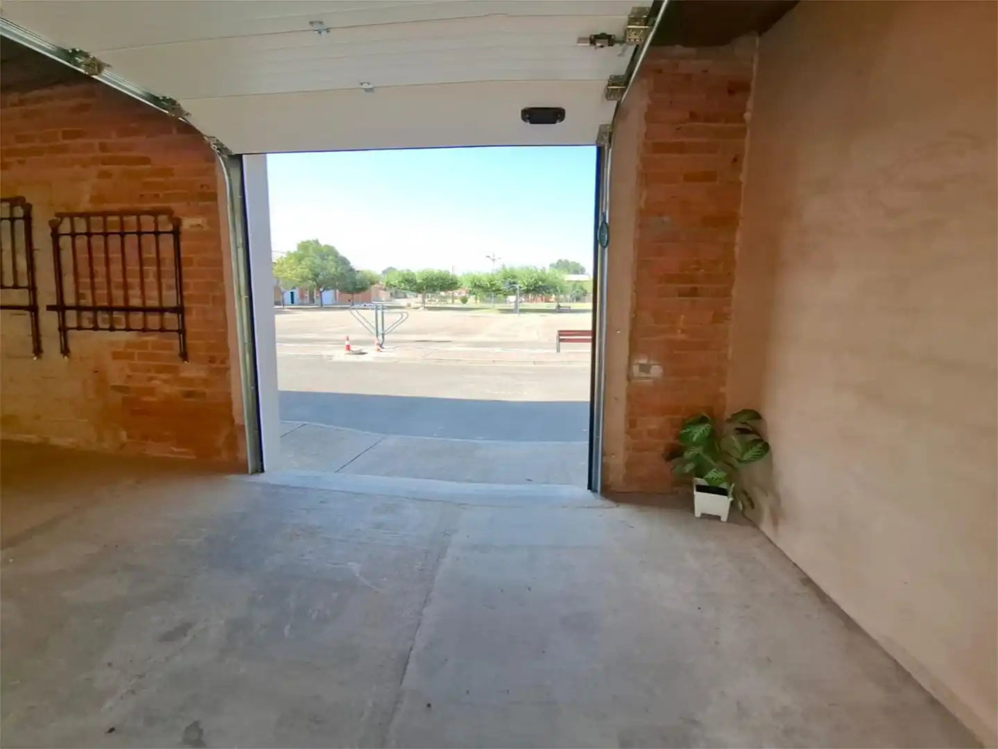 Casa adosada en venta en Bustillo del Páramo con Calefacción, Parquet y Trastero