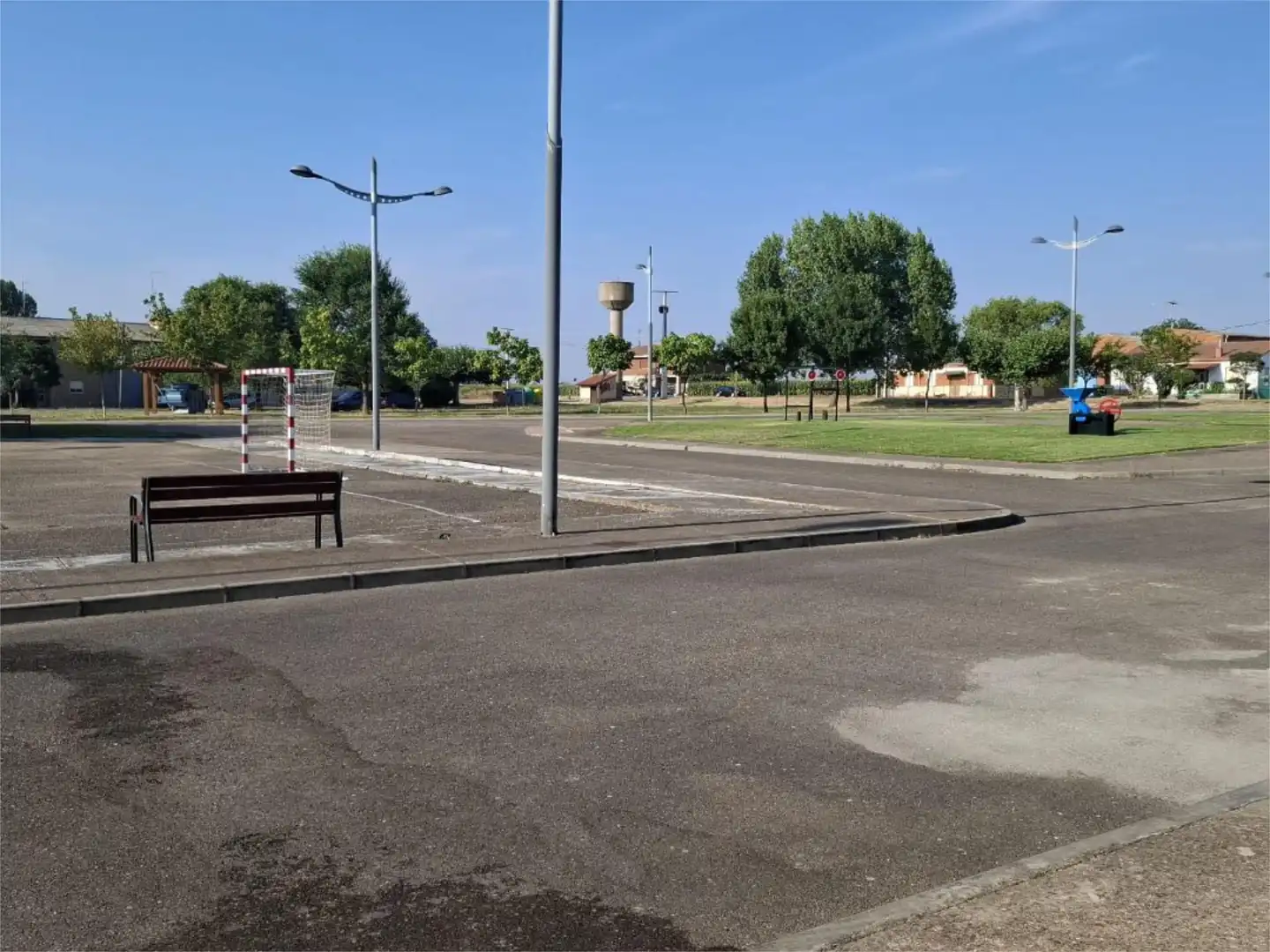 Parking de Casa adosada en venta en Bustillo del Páramo con Calefacción, Parquet y Trastero