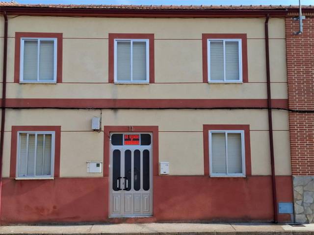 Casa adosada en Venta en Calle la Escuela, 11 en Bustillo del Páramo