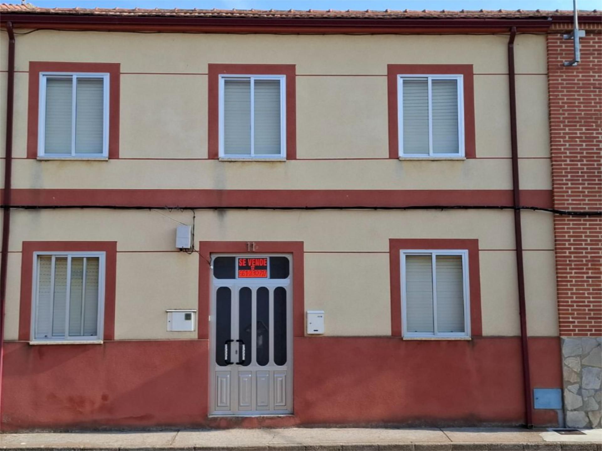 Vista exterior de Casa adosada en venda en Bustillo del Páramo