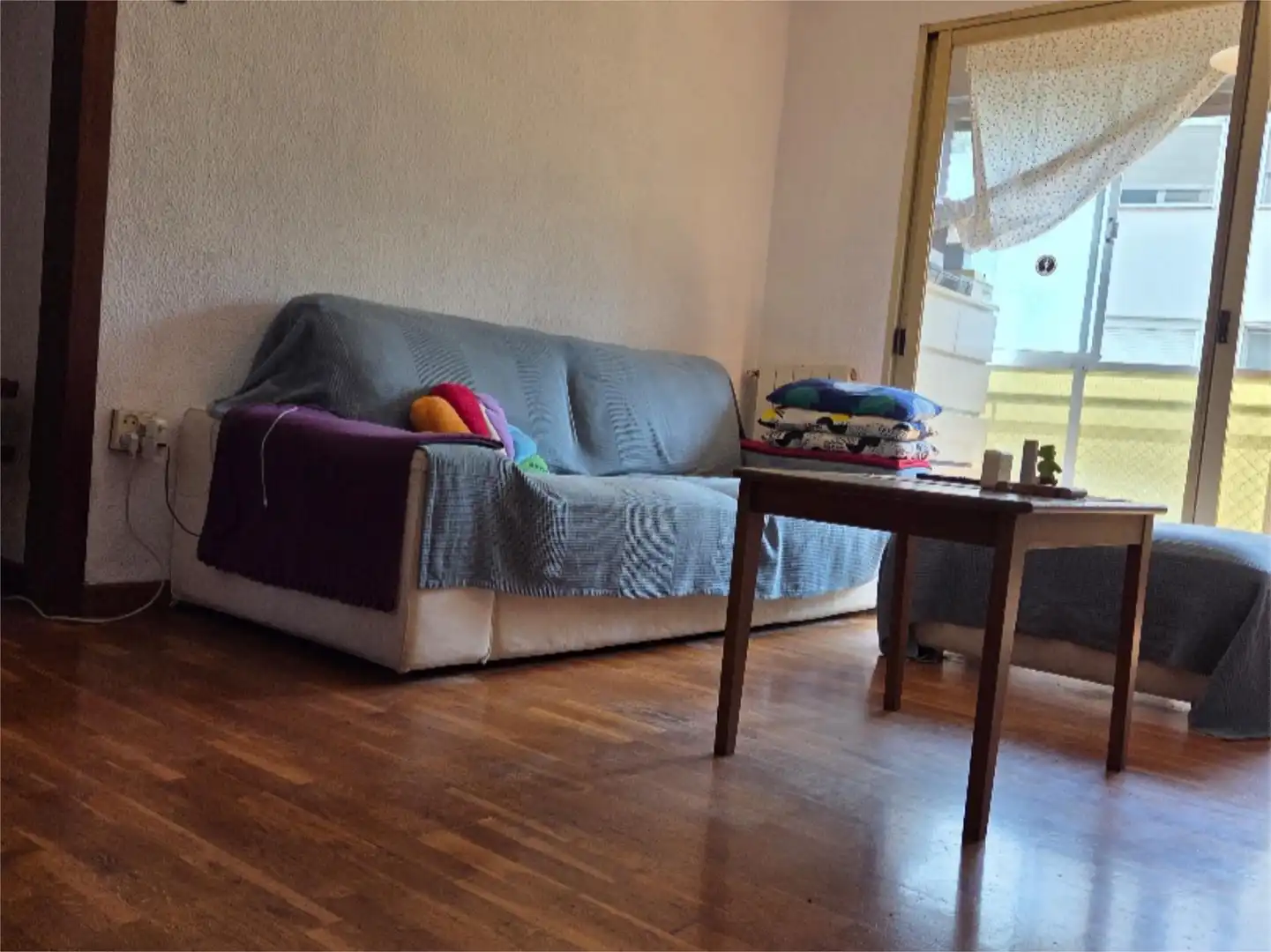 Sala d'estar de Pis en venda en Barcelona amb Calefacció, Parquet i Terrassa