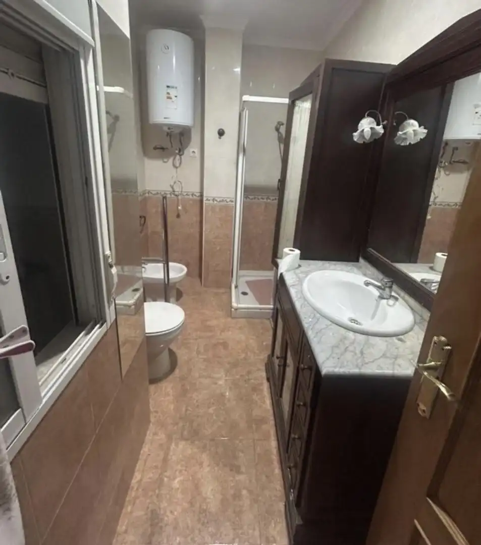 Dúplex en venta en Calle de Rafael de Lara, Monturque Baño de Dúplex en venta en Monturque con Aire acondicionado, Calefacción y Terraza