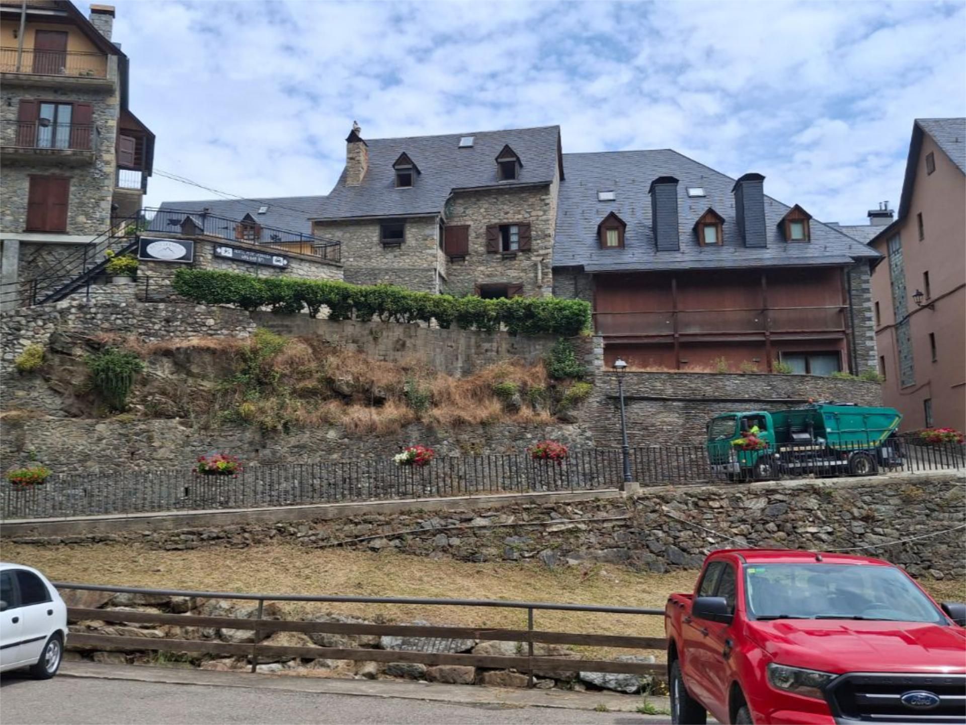 Vista exterior de Casa o xalet de lloguer en Vielha e Mijaran amb Calefacció, Jardí privat i Parquet