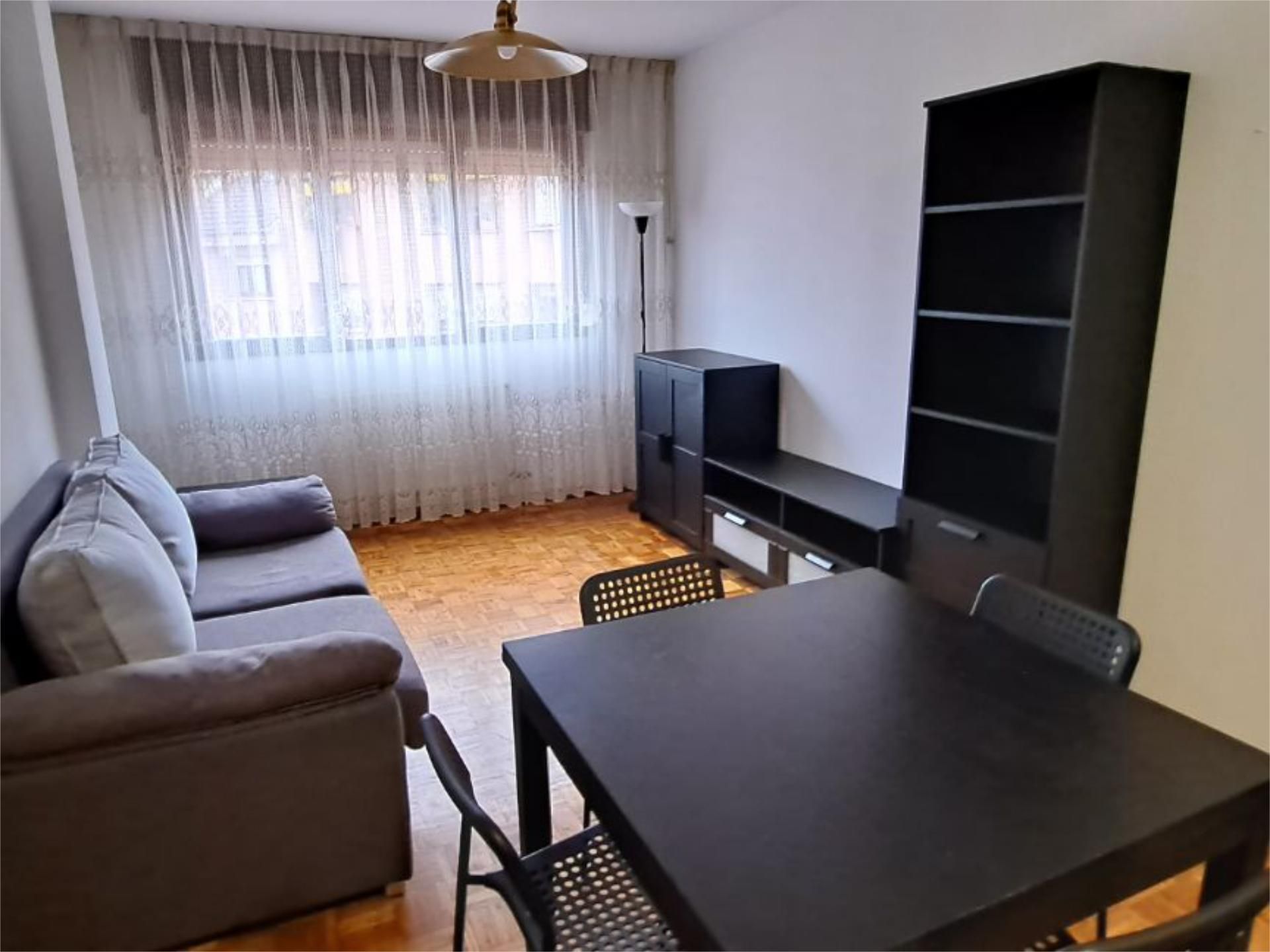 Living room of Flat to rent in Oviedo   with Heating, Parquet flooring and Furnished