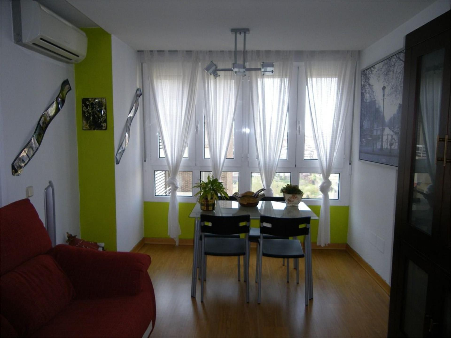 Comedor de Apartamento de alquiler en  Madrid Capital con Aire acondicionado, Calefacción y Parquet