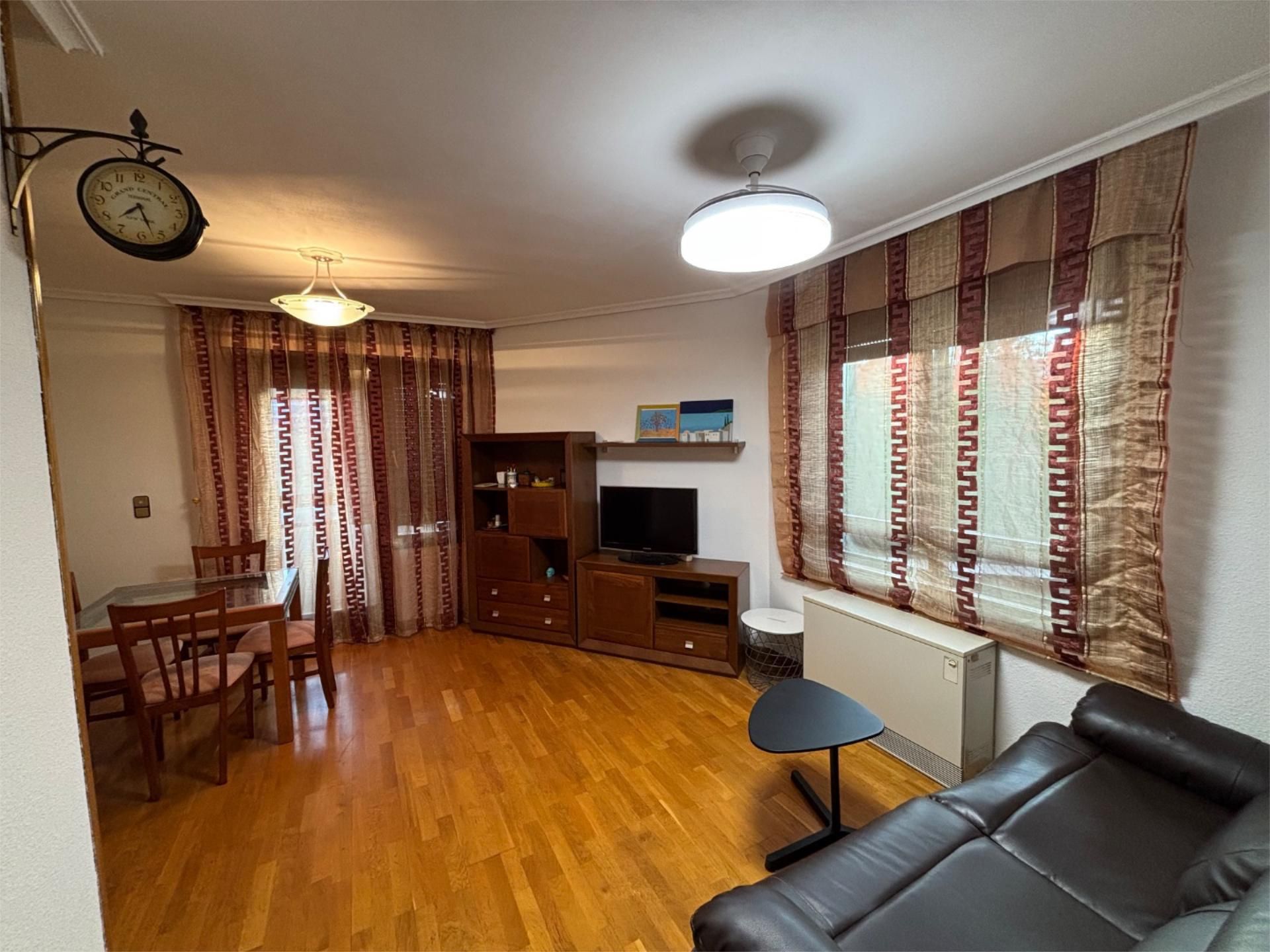 Sala d'estar de Pis de lloguer en  Zaragoza Capital amb Aire condicionat, Calefacció i Parquet