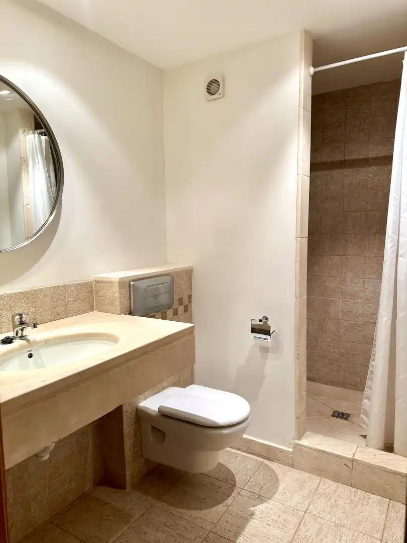 Apartamento de alquiler en Carrer de Rotterdam, 1, Santa Ponça Baño de Apartamento de alquiler en Calvià con Aire acondicionado, Calefacción y Jardín privado
