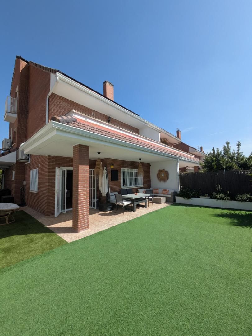 Terrassa de Casa o xalet en venda en Villanueva de la Cañada amb Aire condicionat i Terrassa
