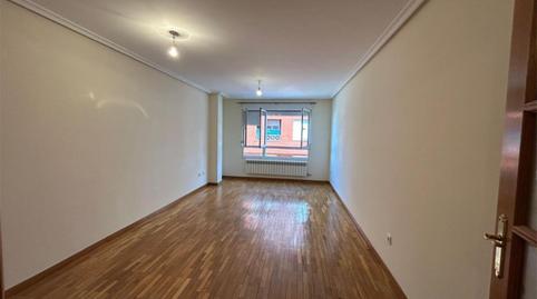 Photo 3 of Flat to rent in Calle Jardiel Poncela, 2, Villaquilambre, León