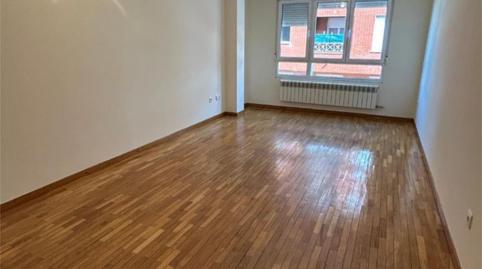 Photo 5 of Flat to rent in Calle Jardiel Poncela, 2, Villaquilambre, León