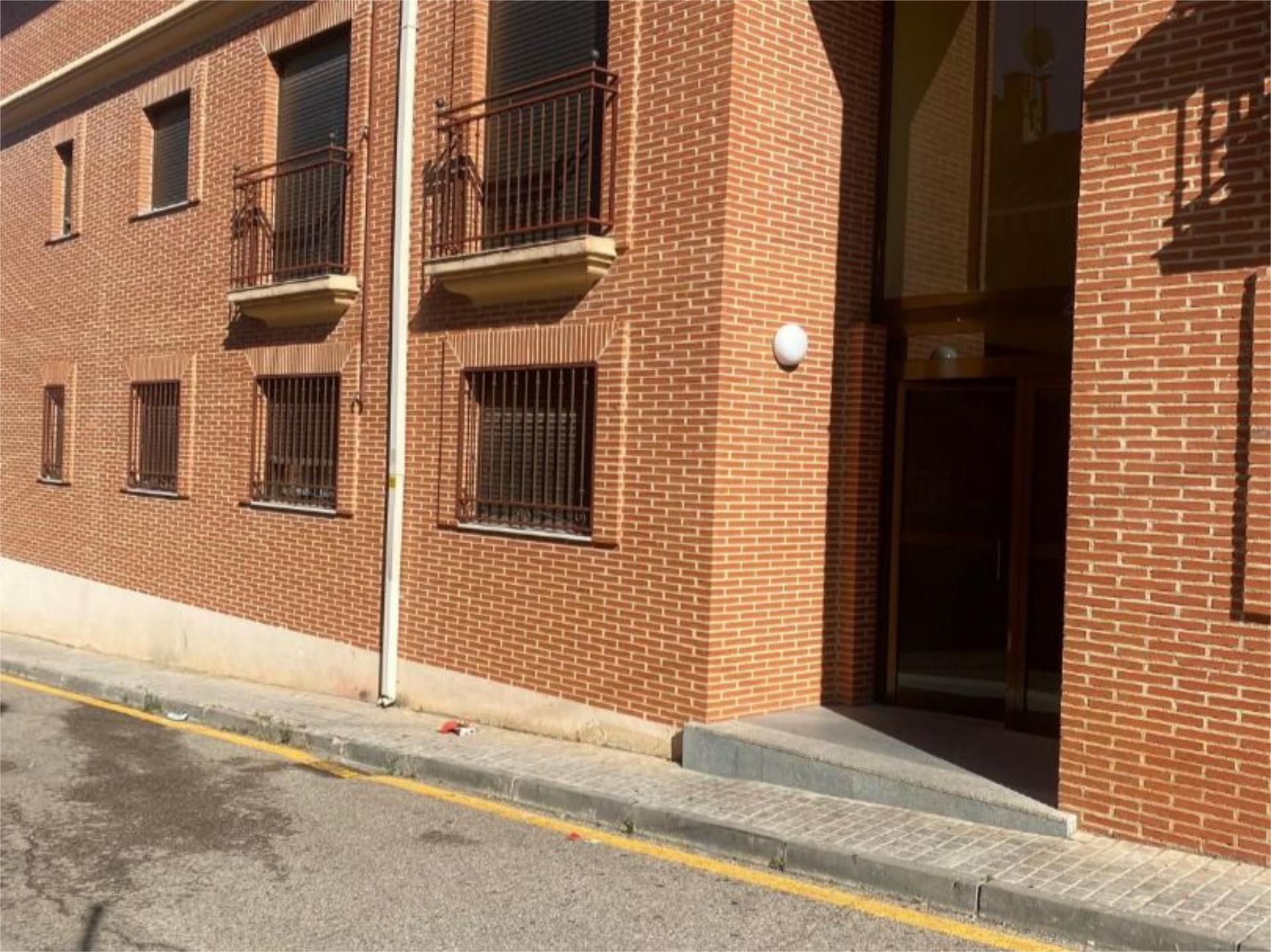 Vista exterior de Pis en venda en Los Santos de la Humosa amb Aire condicionat, Calefacció i Parquet