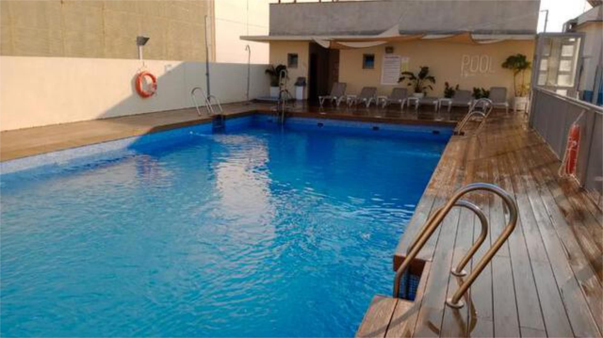 Piscina de Pis de lloguer en Bormujos amb Calefacció, Jardí privat i Piscina