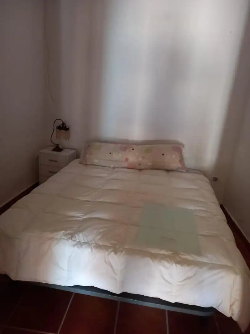 Schlafzimmer von Einfamilien-Reihenhaus zum Verkauf in Valdefinjas mit Möbliert, Ofen und Waschmaschine