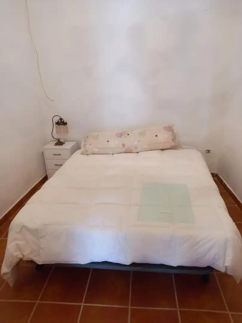 Schlafzimmer von Einfamilien-Reihenhaus zum Verkauf in Valdefinjas mit Möbliert, Ofen und Waschmaschine