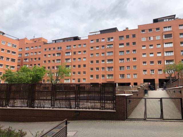 Piso en Venta en Calle de Omega, 36A en Valdebernardo - Valderribas