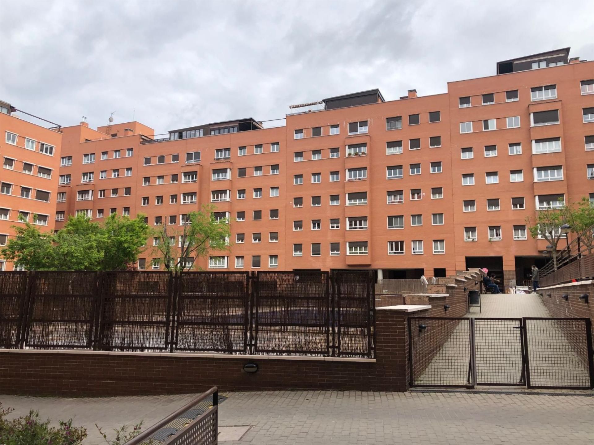 Vista exterior de Pis en venda en  Madrid Capital amb Piscina i Balcó