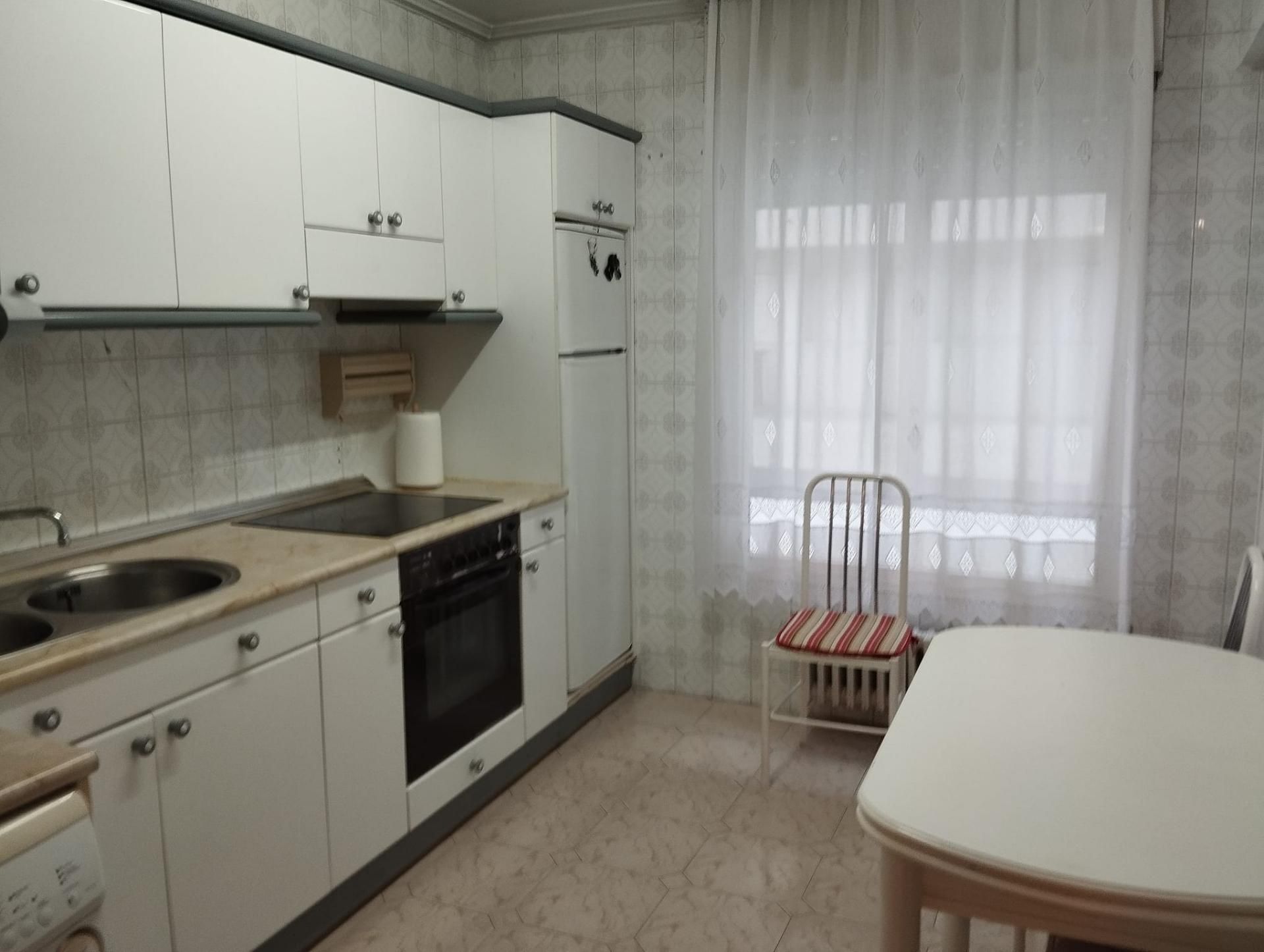 Cocina de Piso para compartir en Vitoria - Gasteiz con Calefacción, Trastero y Balcón