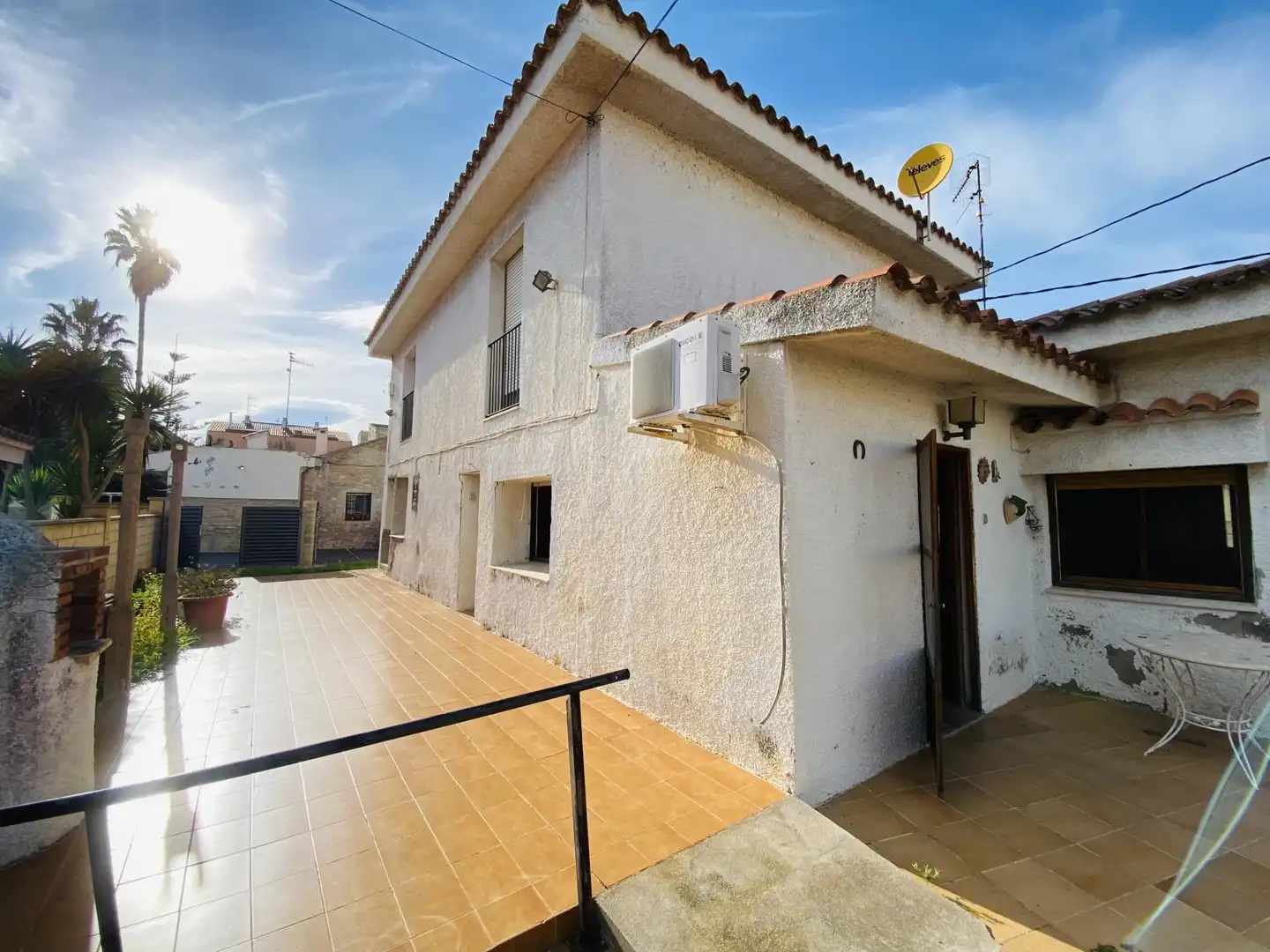 Houses for sale in Carrer Sant Isidre, 1, Deltebre Exterior view of Houses for sale in Deltebre with Air Conditioner and Terrace