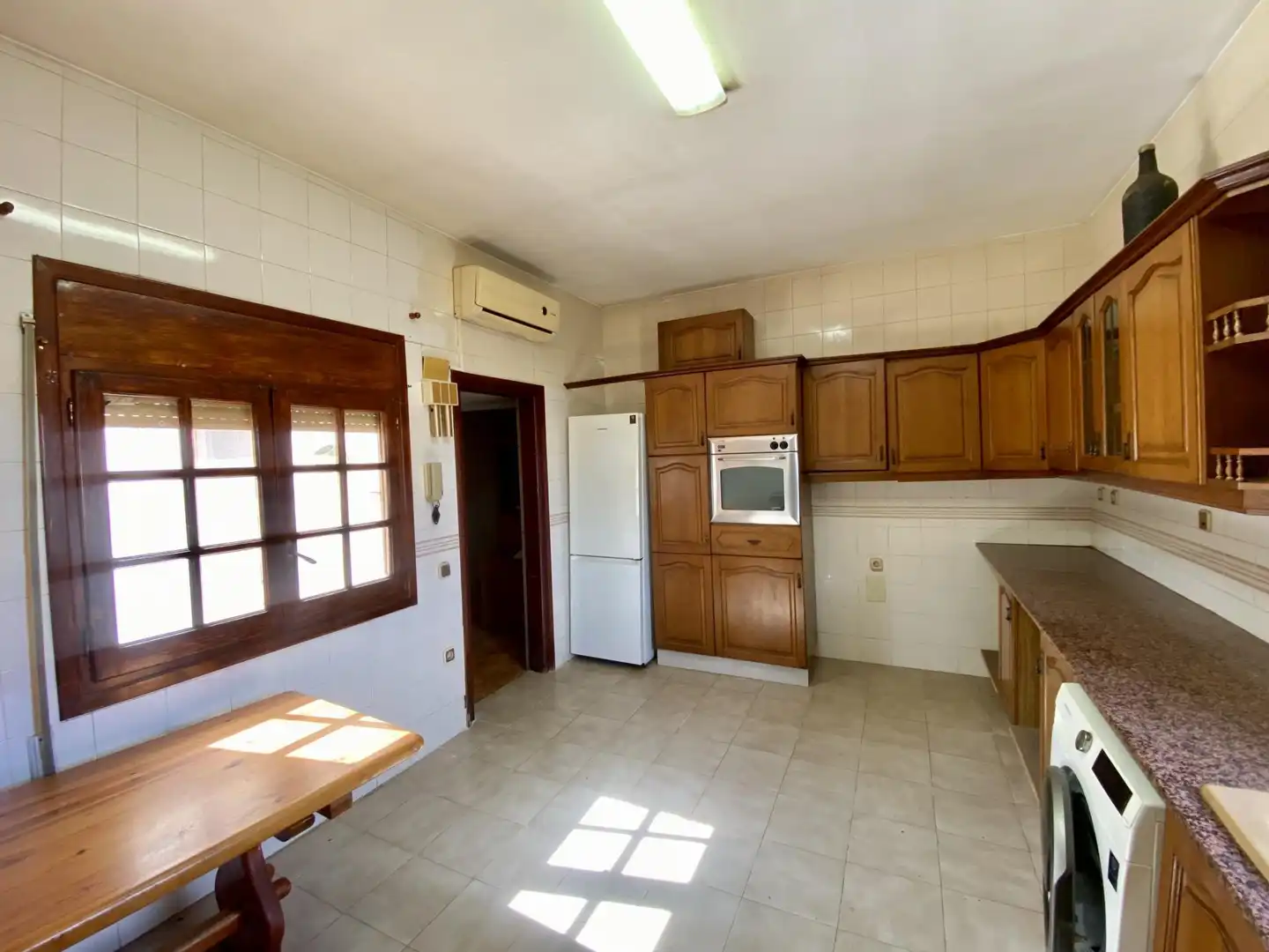 Houses for sale in Carrer Sant Isidre, 1, Deltebre Kitchen of Houses for sale in Deltebre with Air Conditioner and Terrace