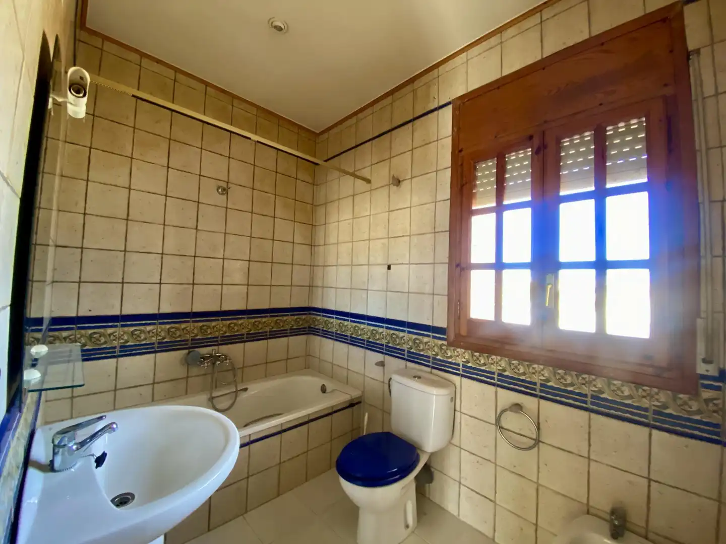 Houses for sale in Carrer Sant Isidre, 1, Deltebre Bathroom of Houses for sale in Deltebre with Air Conditioner and Terrace