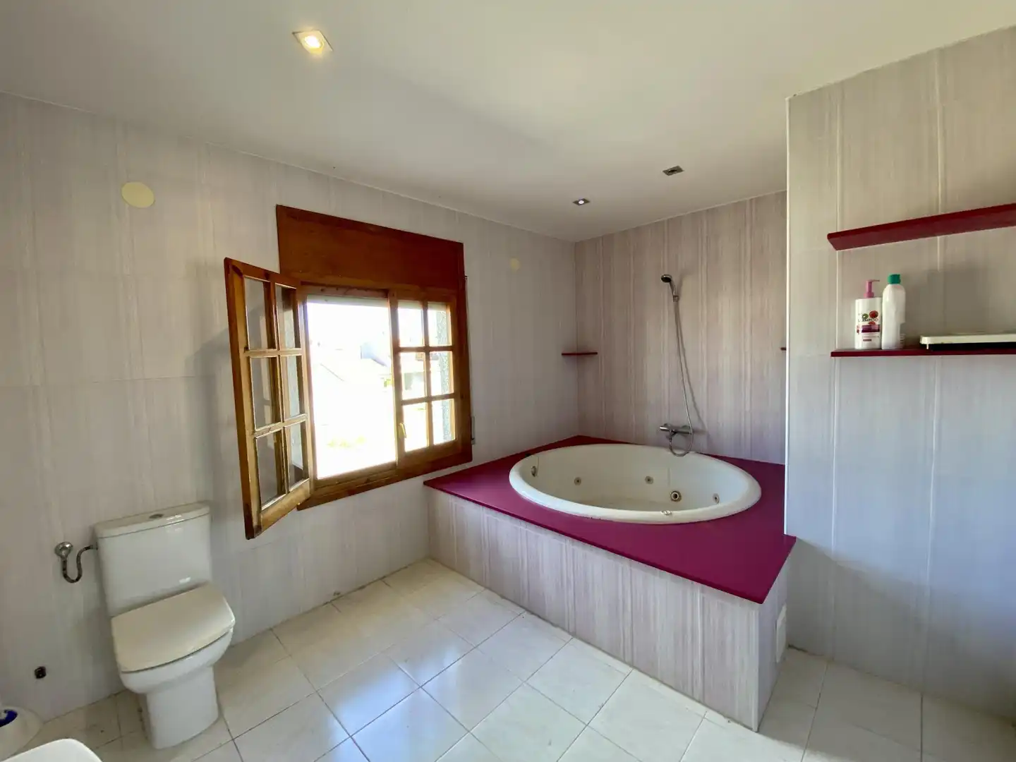 Houses for sale in Carrer Sant Isidre, 1, Deltebre Bathroom of Houses for sale in Deltebre with Air Conditioner and Terrace