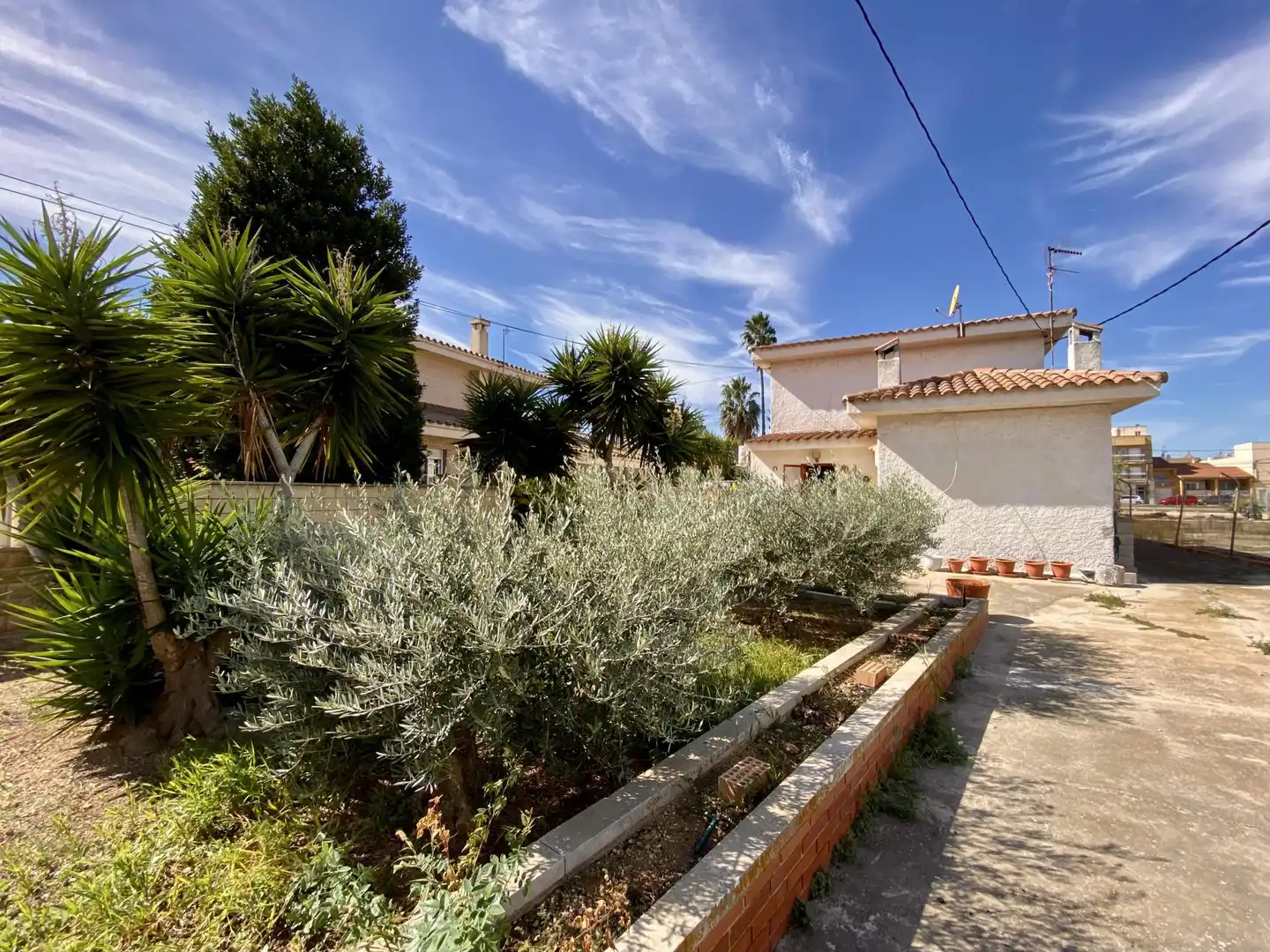 Houses for sale in Carrer Sant Isidre, 1, Deltebre Exterior view of Houses for sale in Deltebre with Air Conditioner and Terrace