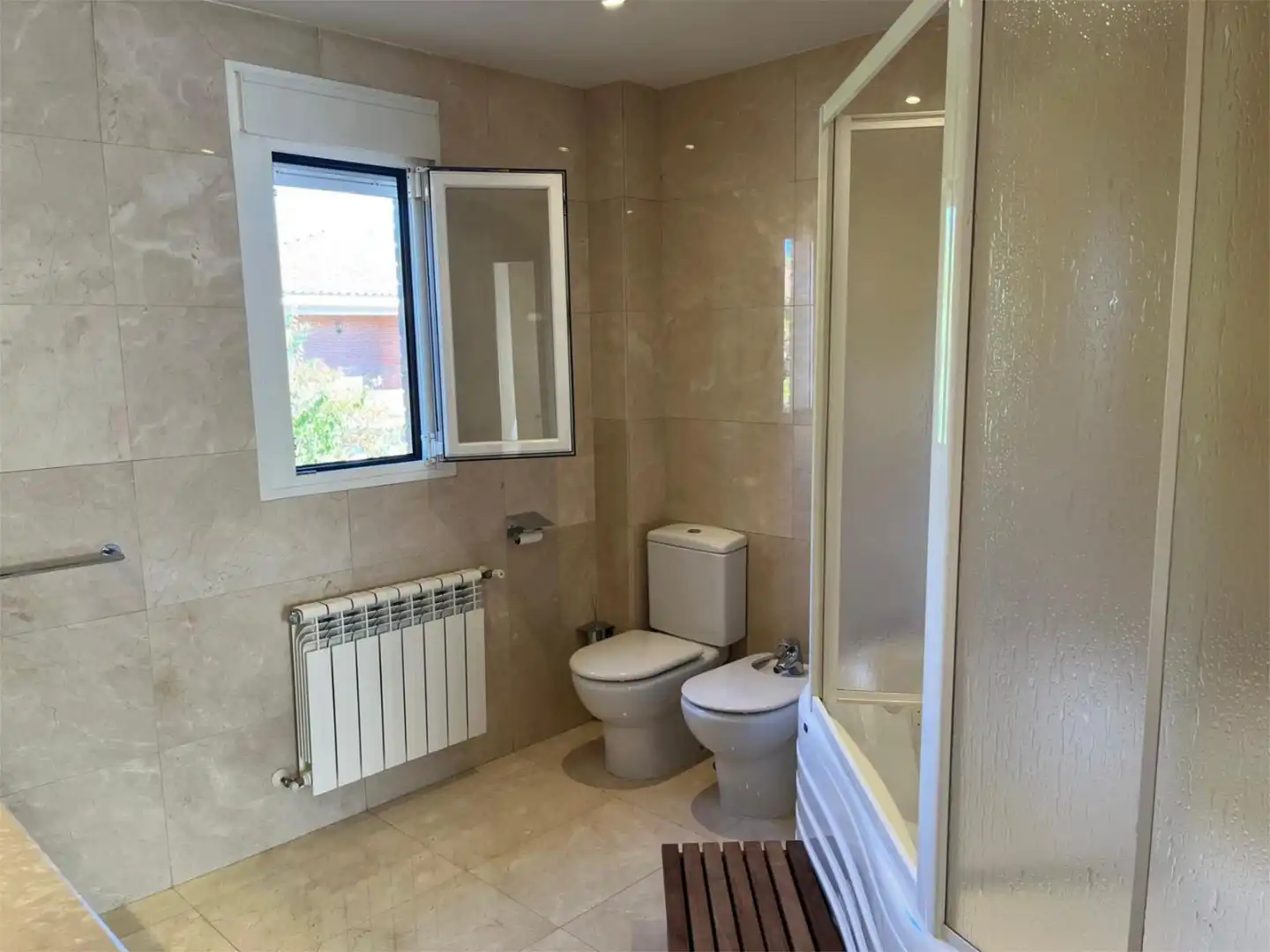 Houses for sale in Las Matas - Peñascales Bathroom of Houses for sale in Las Rozas de Madrid with Air Conditioner, Heating and Private garden
