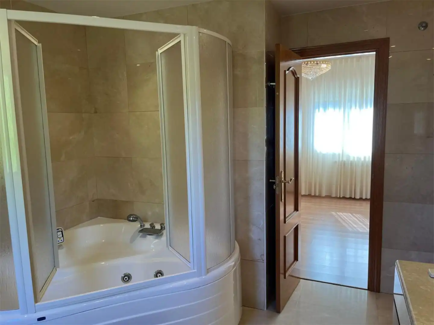 Houses for sale in Las Matas - Peñascales Bathroom of Houses for sale in Las Rozas de Madrid with Air Conditioner, Heating and Private garden