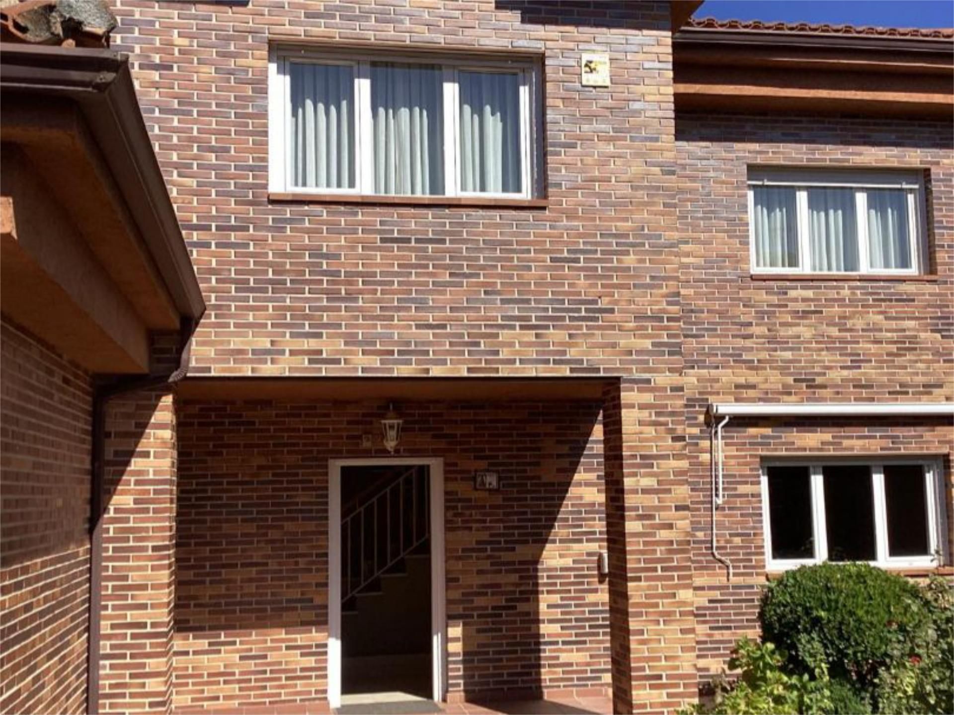 Vista exterior de Casa o xalet en venda en Las Rozas de Madrid amb Aire condicionat, Terrassa i Piscina