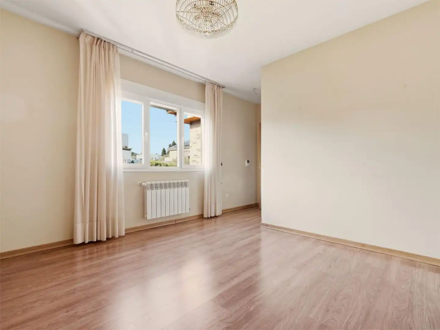 Houses for sale in Las Matas - Peñascales Bedroom of Houses for sale in Las Rozas de Madrid with Air Conditioner, Heating and Private garden