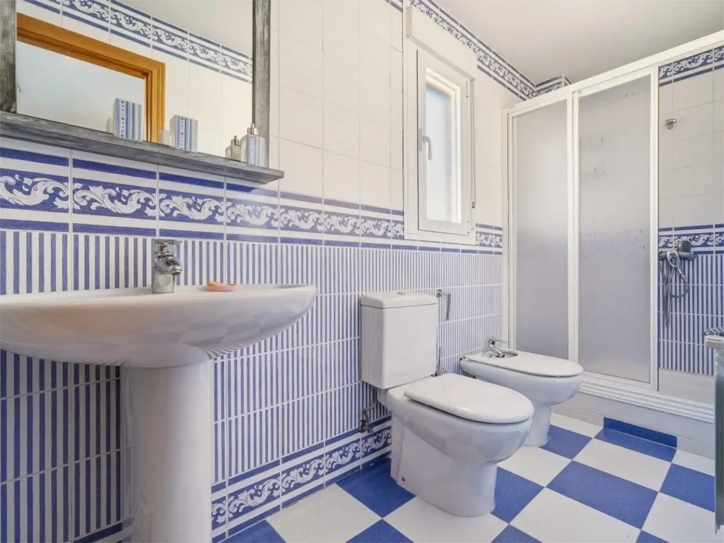 Houses for sale in Las Matas - Peñascales Bathroom of Houses for sale in Las Rozas de Madrid with Air Conditioner, Heating and Private garden
