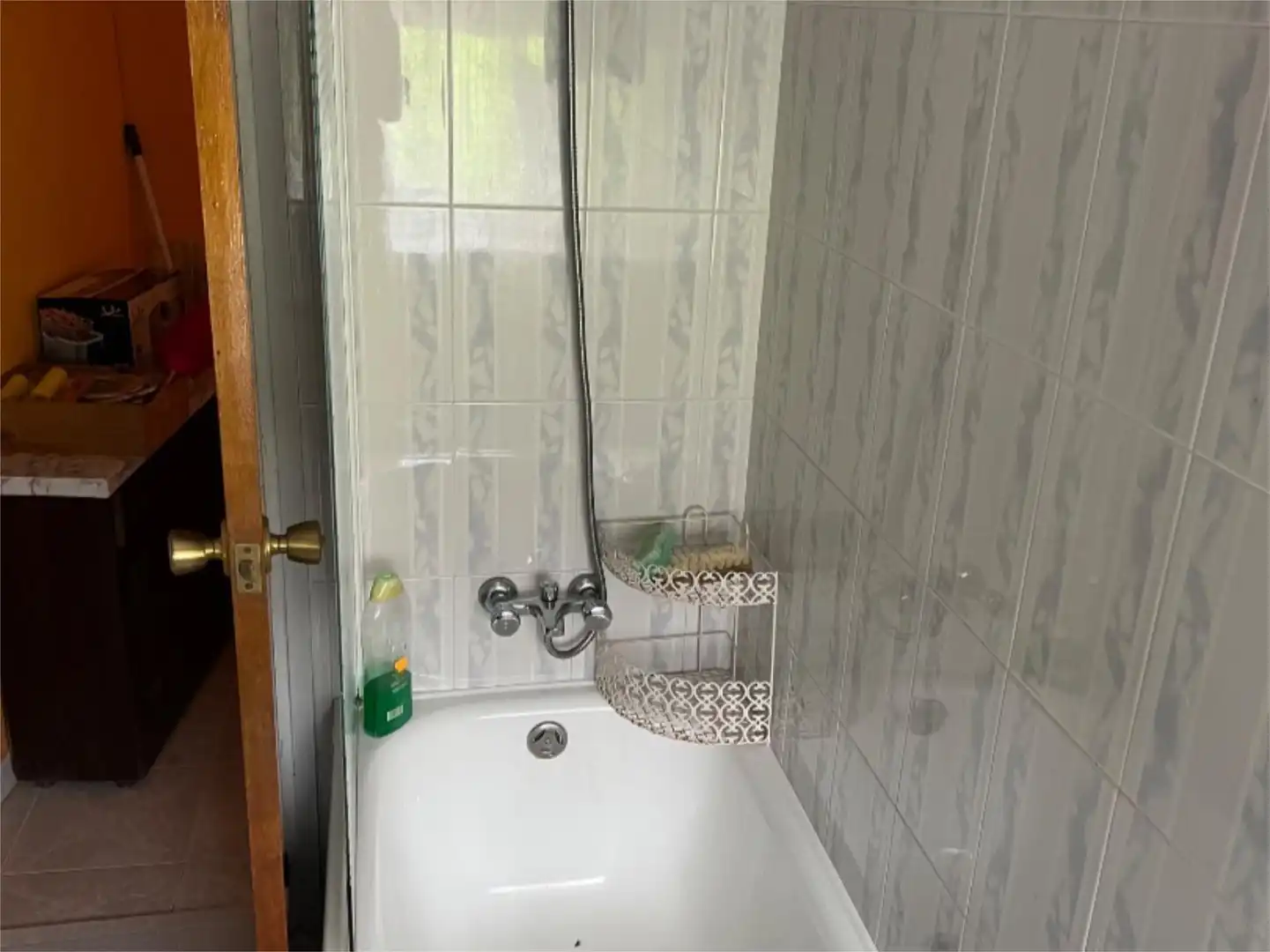 Casa adosada en venta en Calle Bajada Puerto, Coaña Baño de Casa adosada en venta en Coaña con Terraza y Amueblado