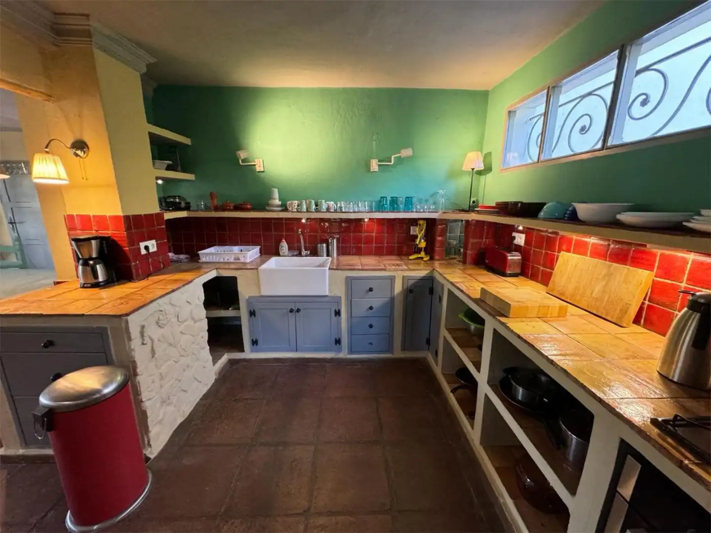 Casa o chalet de alquiler en Camino Fontana, 5, Cortes de la Frontera Cocina de Casa o chalet de alquiler en Cortes de la Frontera con Aire acondicionado, Calefacción y Jardín privado