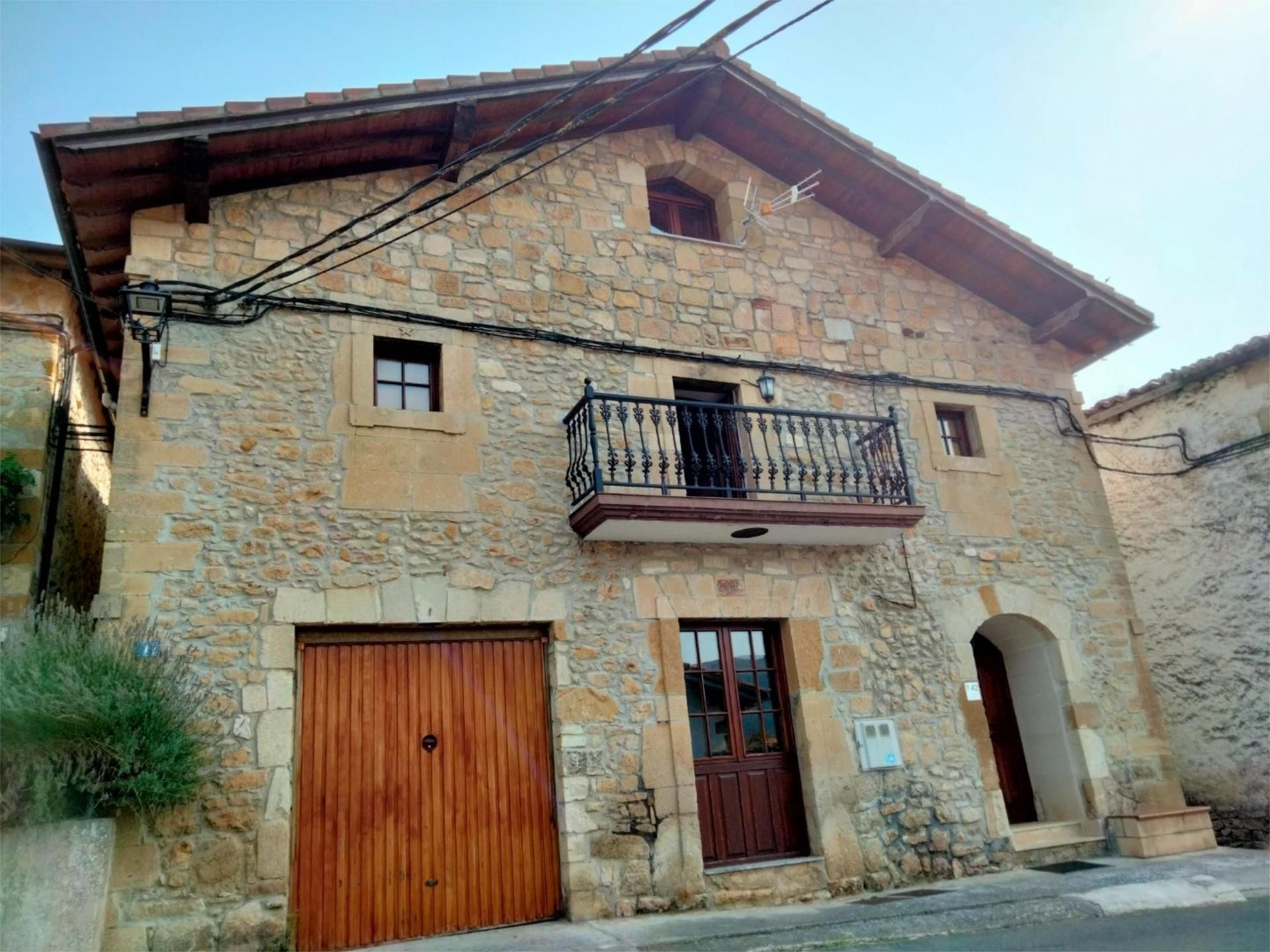 Vista exterior de Casa o xalet en venda en Valdegovia / Gaubea amb Terrassa i Balcó
