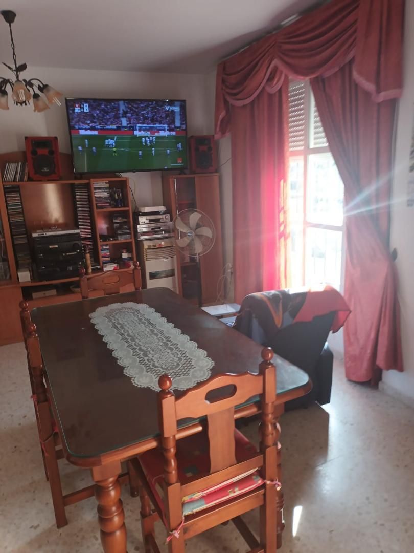 Sala d'estar de Casa adosada en venda en Hornachuelos amb Balcó