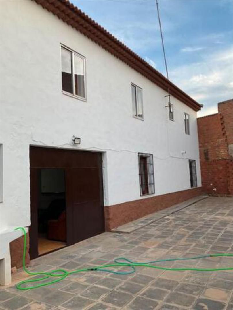Vista exterior de Casa o chalet en venta en Montiel con Calefacción, Jardín privado y Terraza
