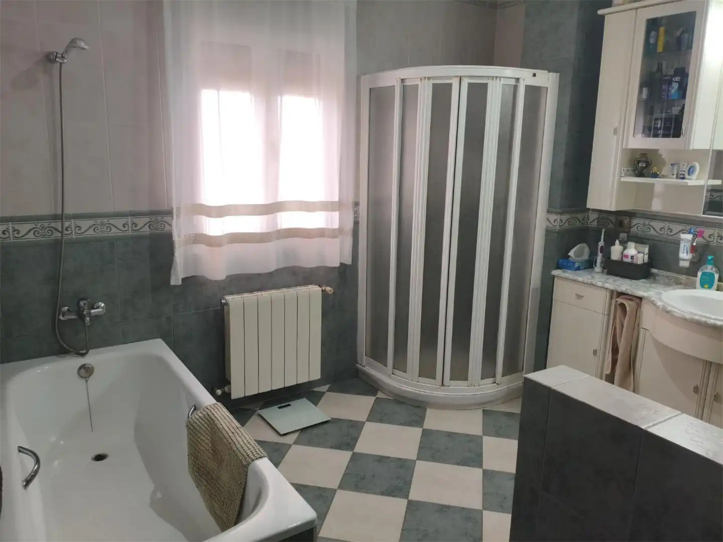 Casa o xalet en venda a Calle Maria Zambrano, 19, Villanueva de Algaidas Bany de Casa o xalet en venda en Villanueva de Algaidas amb Aire condicionat, Terrassa i Balcó