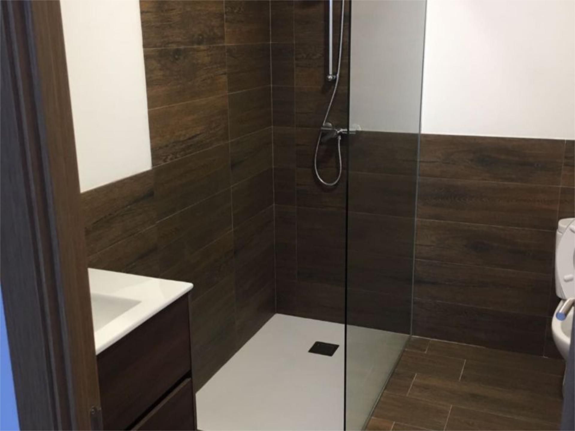 Bathroom of Flat for sale in Alcoy / Alcoi  with Heating, Storage room and Furnished