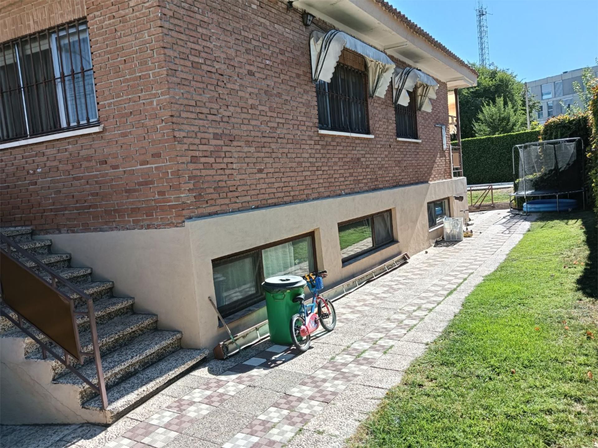 Exterior view of House or chalet for sale in Pozuelo de Alarcón  with Heating, Private garden and Terrace